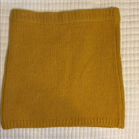 Flat White, Sold at Anthropologie, Gold Knit Mini Skirt, Size Medium wool blend - Picture 3 of 7